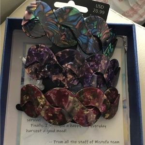 Mia tofu handmade hair accessories ~ 3 x large & 1x small ~